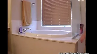 Shaving With Pretty Dabbler Coddle